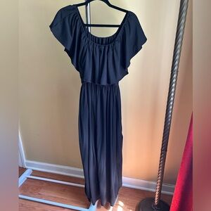 Off the shoulder ruffle maxi dress w/ pockets